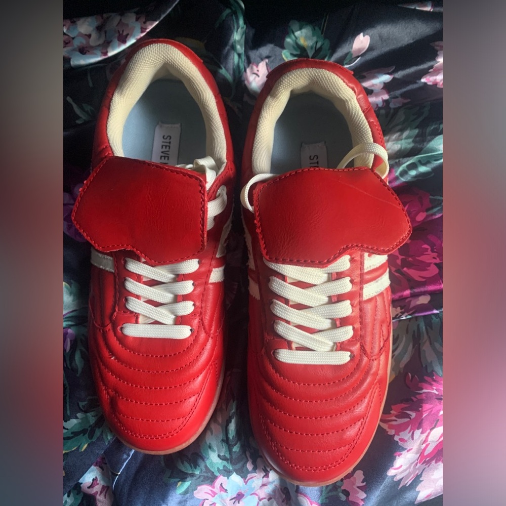*STEVE MADDEN SNEAKERS